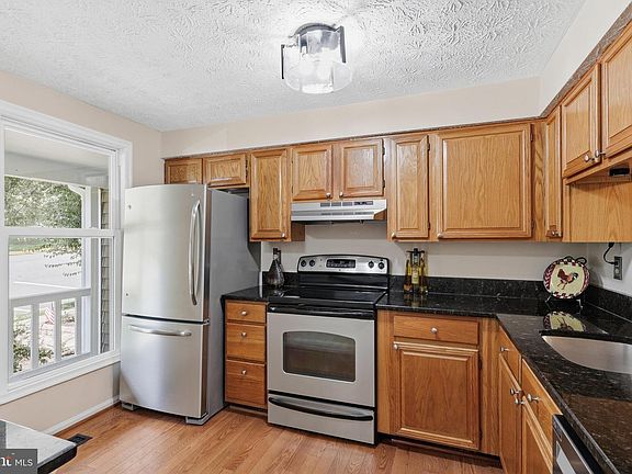 3rd image of 1582 Poplar Grove Dr