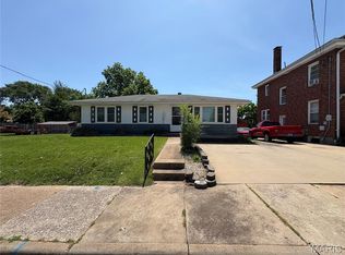 736 W 5th St, Washington, MO 63090