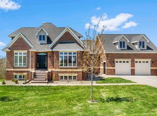 7989 Raphael Dr, Dubuque, IA 52003