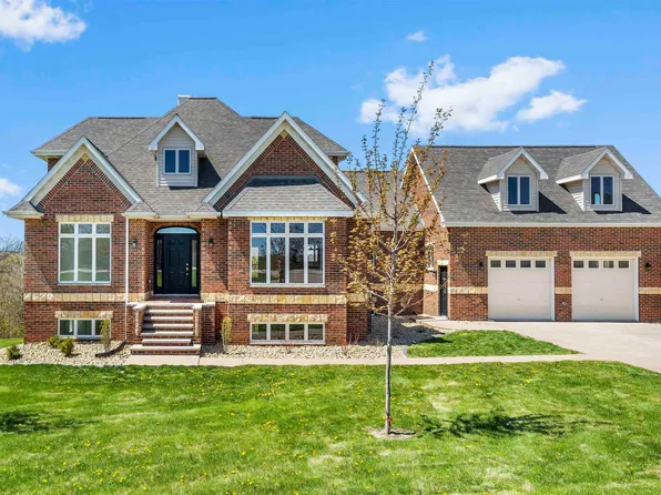 7989 Raphael Dr, Dubuque, IA 52003