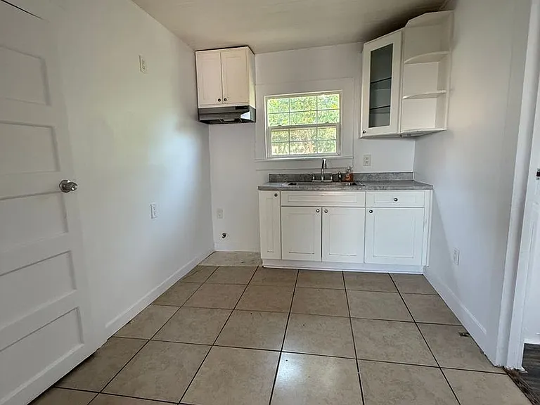 7400 Roseberry Ave — Photo 6