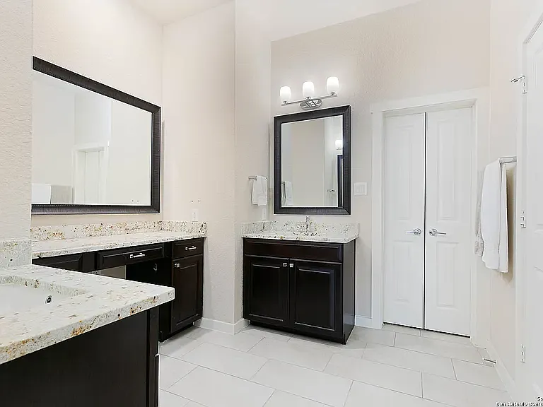 3831 Harry Wurzbach Rd #21 — Photo 29
