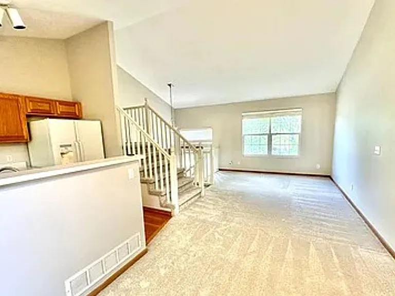 7407 S 176th Cir — Photo 3