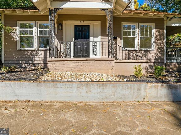 2nd image of 673 Pearce St SW