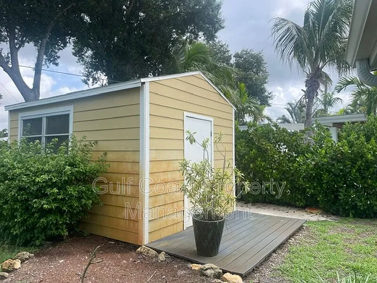 2253 Valencia Dr — Photo 32