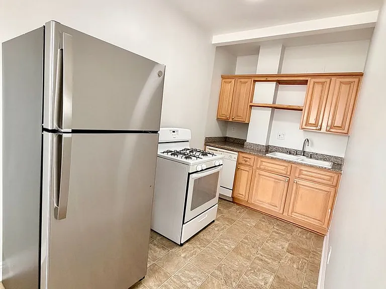 676 Shatto Place — Photo 8