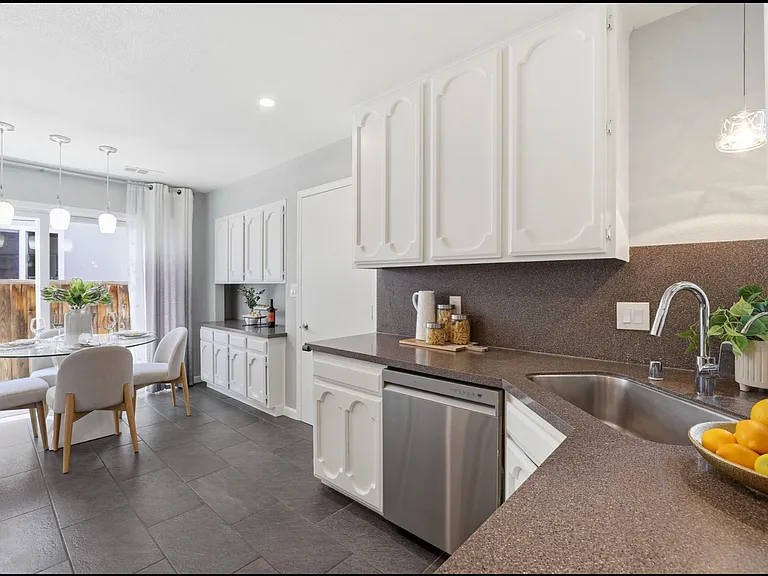 3490 Flora Vista Ave — Photo 10
