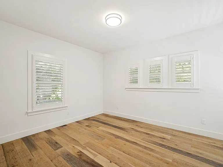 737 E Magnolia Ave — Photo 17