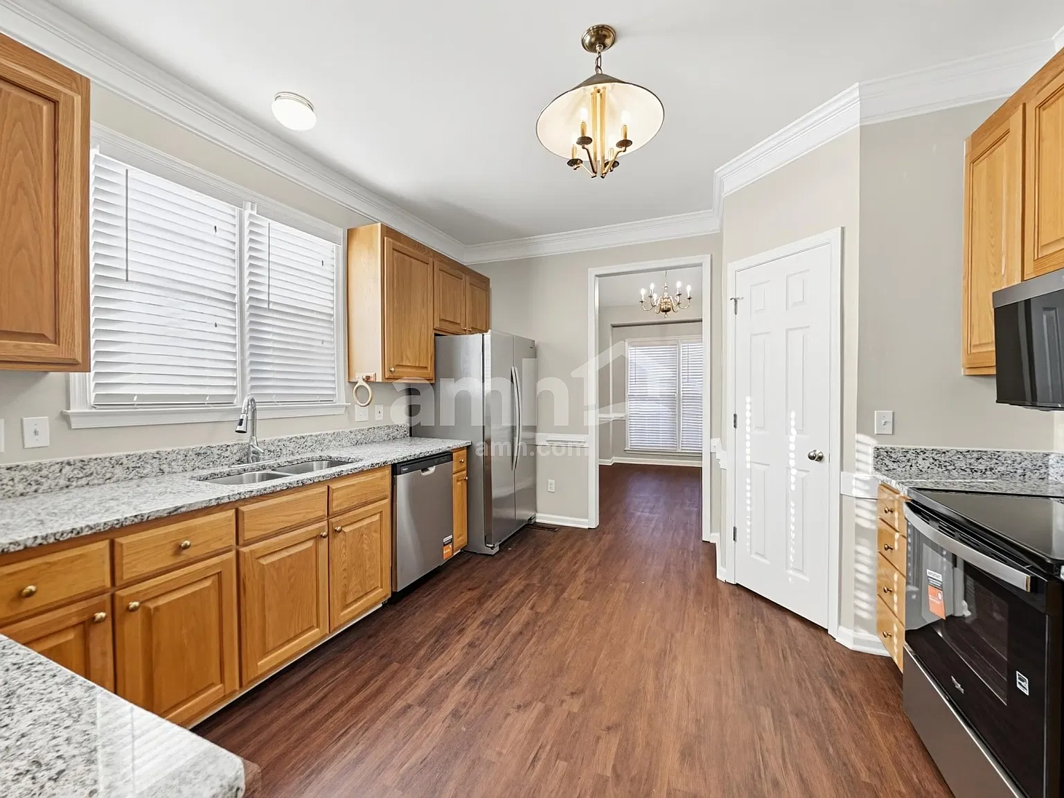 4 bed, 2.5 bath, 2100 sqft, $2,315 — Photo 4