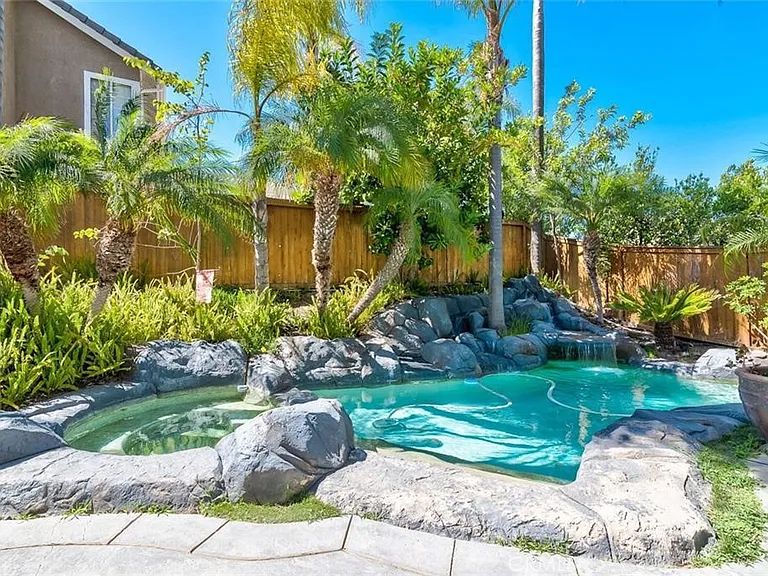 6330 Golden Gate Dr — Photo 22