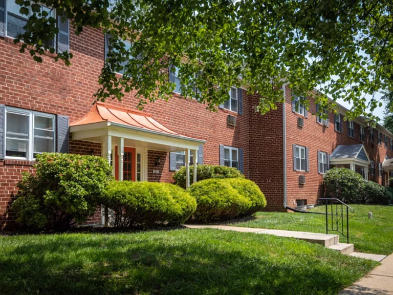 Spring Manor — Photo 10