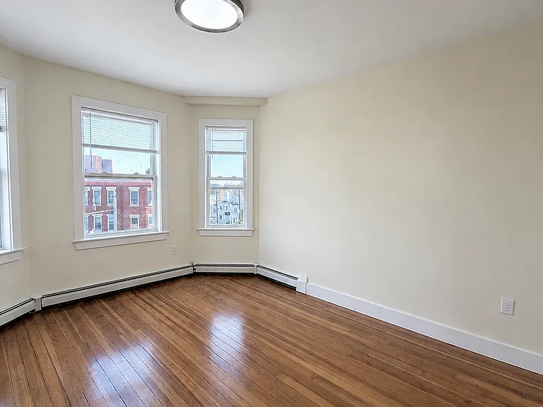 2 Malden St #3 — Photo 2
