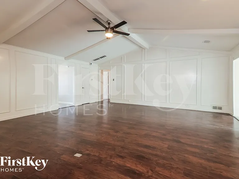 3413 Valley View Ln — Photo 3