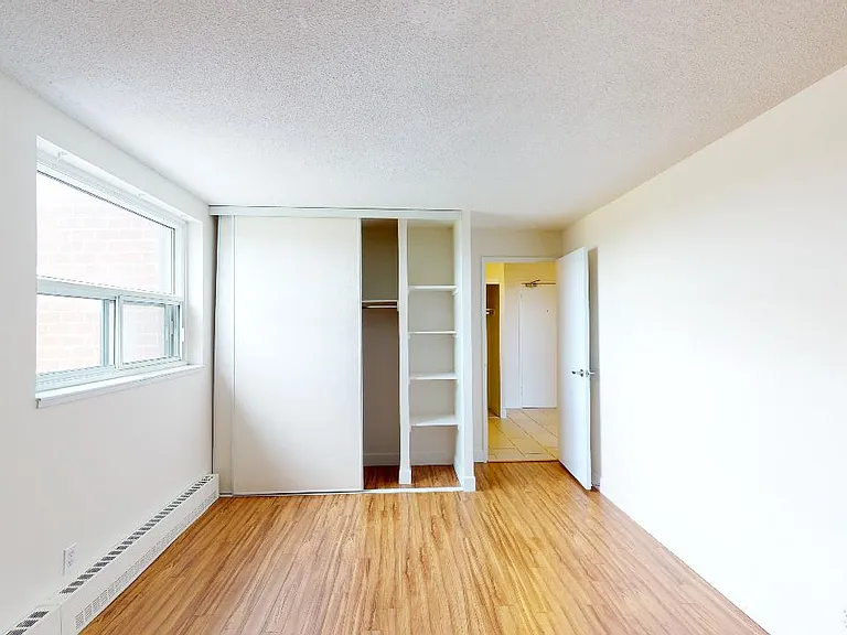 2470 Southvale Cres — Photo 94