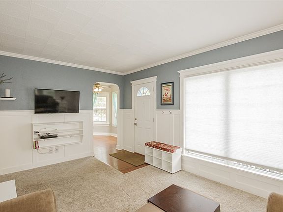 5th image of 107 Lawndale Ave