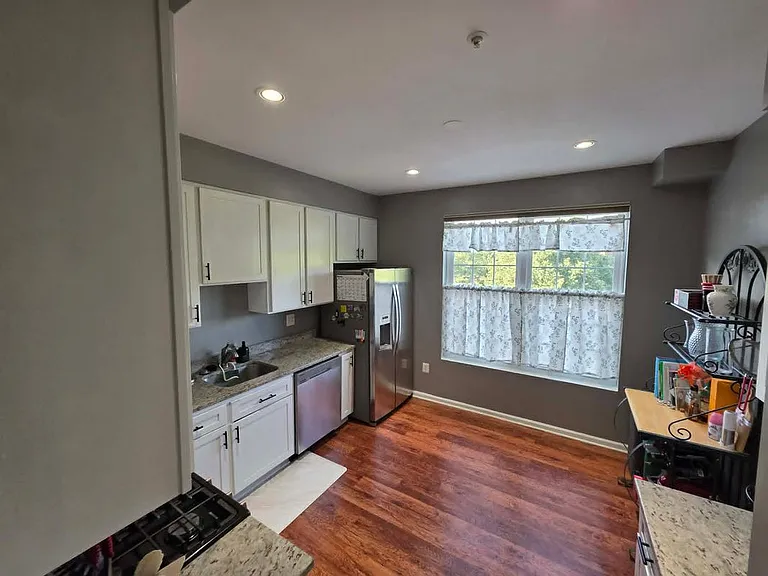 43300 Marymount Ter #300 — Photo 8