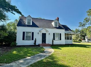 605 Entwistle St, Hamlet, NC 28345