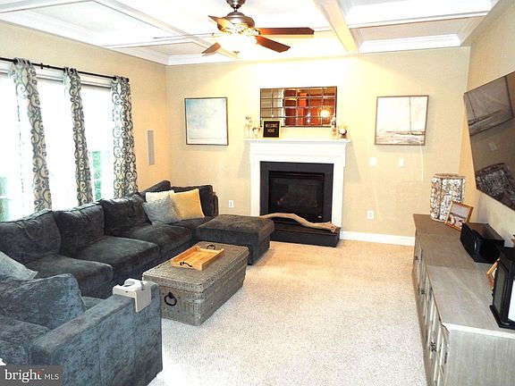 4th image of 7923 Darby Ln
