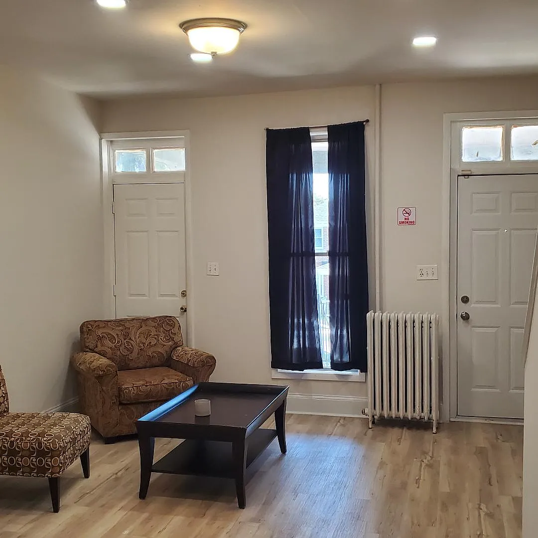 3 bed, 1.5 bath, 1760 sqft, $1,950 — Photo 2