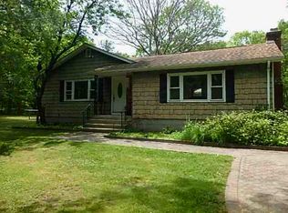 24 Cornfield Rd, Ridge, NY 11961