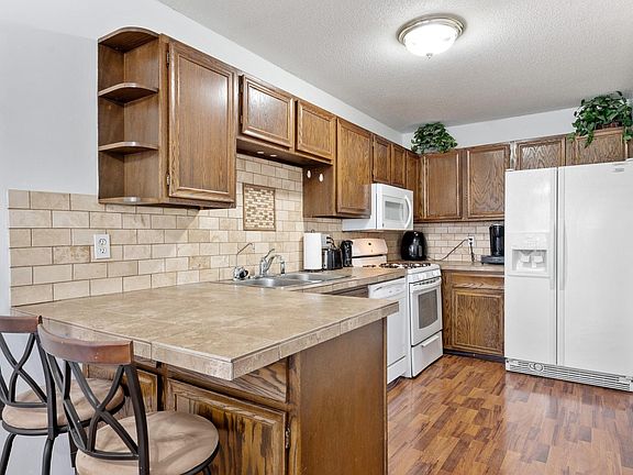 4th image of 607 145th St E