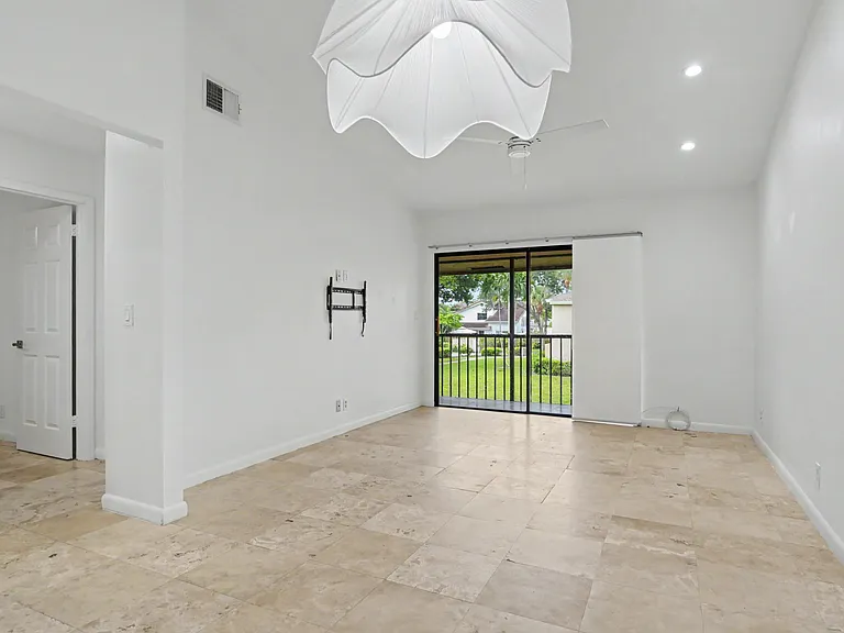 3939 NE 5th Ave #A201 — Photo 3