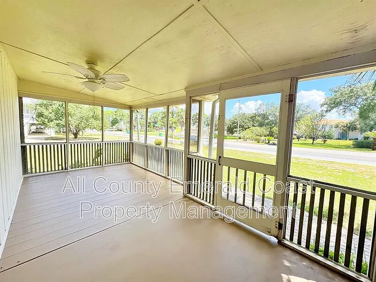 733 Beach Dr — Photo 8
