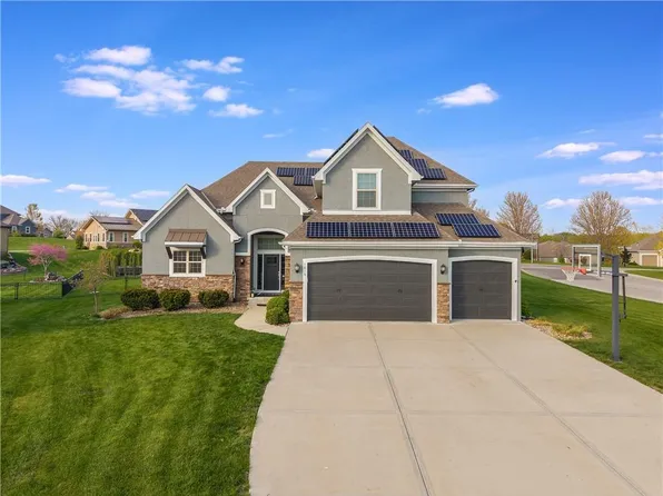 7816 NW Roberts Rd, Weatherby Lake, MO 64152