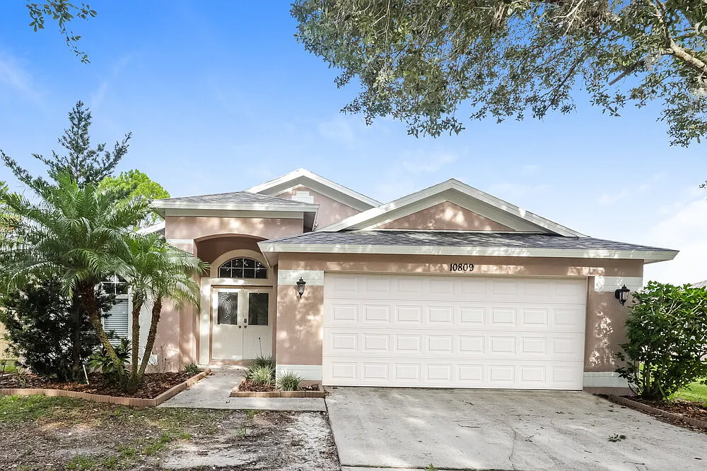 4 bed, 2.0 bath, 1826 sqft, $4,050 — Photo 1