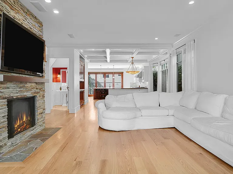 44 Sunset Ave — Photo 7