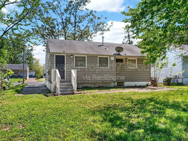 409 Shepley Dr — Photo 21