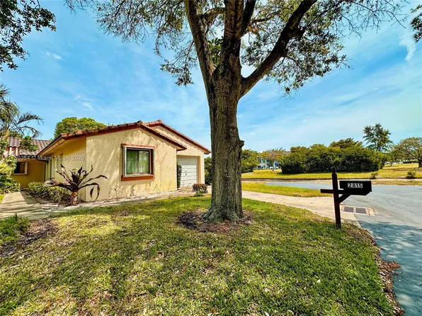 2815 Blue Spruce Ct, Lake Worth, FL 33462