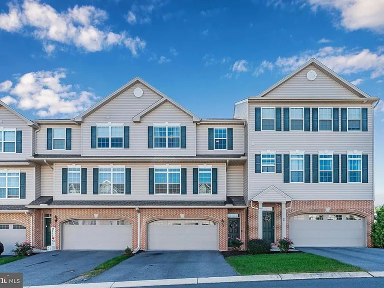 4 Jay Cir — Photo 1