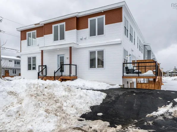 52 Berm St, Herring Cove, NS B3R 0H2