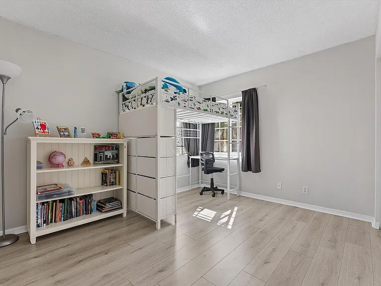 2264 Salerno Cir — Photo 22