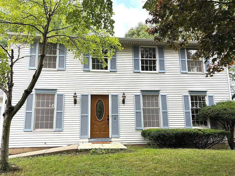 5835 Woodpine Ct — Photo 2
