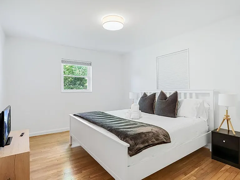 9724 Admiralty Dr — Photo 20