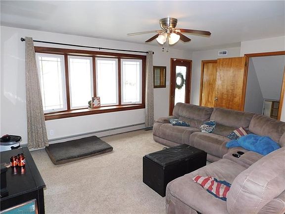 5th image of 389 Franklin St