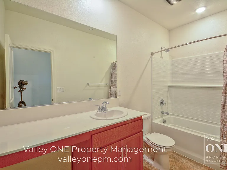 933 Tipton Ln — Photo 45
