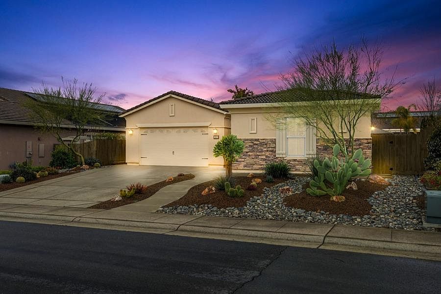 1st image of 2897 Kiwi Ln