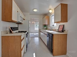 672 Dunham Rd, Gurnee, IL 60031