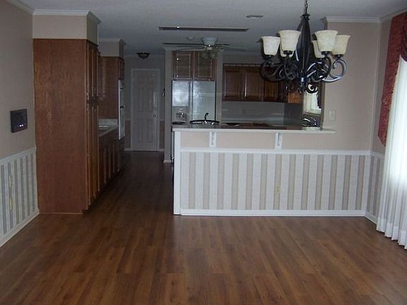 Dining Area to kitchen