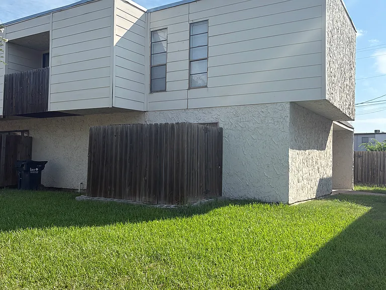 1805 Potomac Pl #C — Photo 1