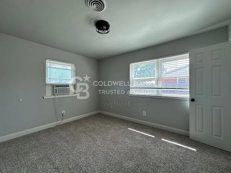 5315 23rd St — Photo 14