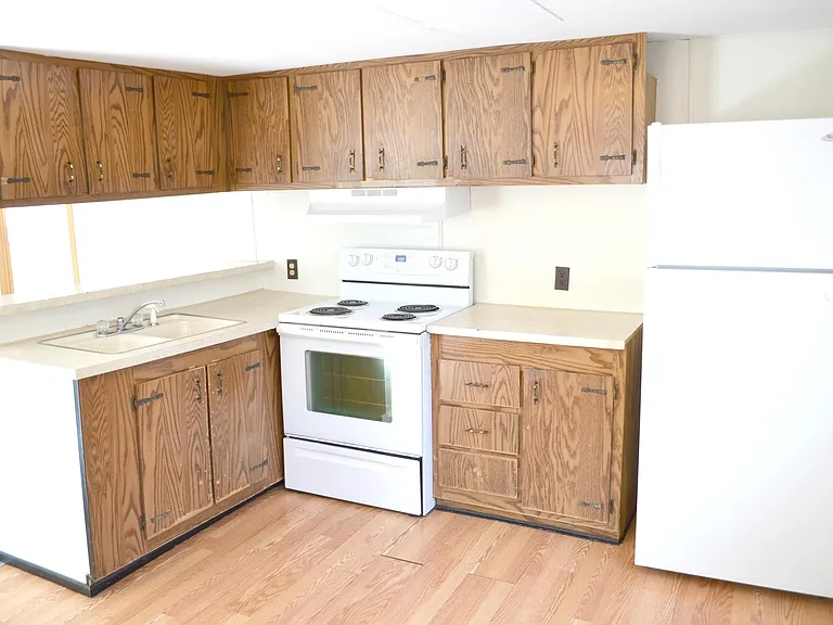 7600 Heatherstone Dr #8 — Photo 2