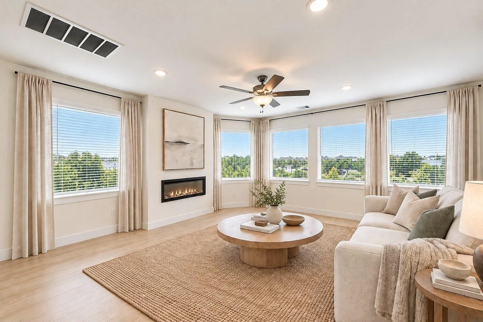 3 bed, 2.0 bath, 1714 sqft, $2,875 — Photo 2