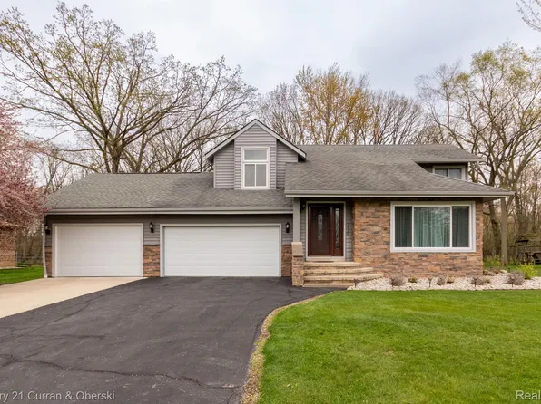 7920 Stout Ave, Grosse Ile, MI 48138