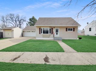 1417 8th St SW, Minot, ND 58701