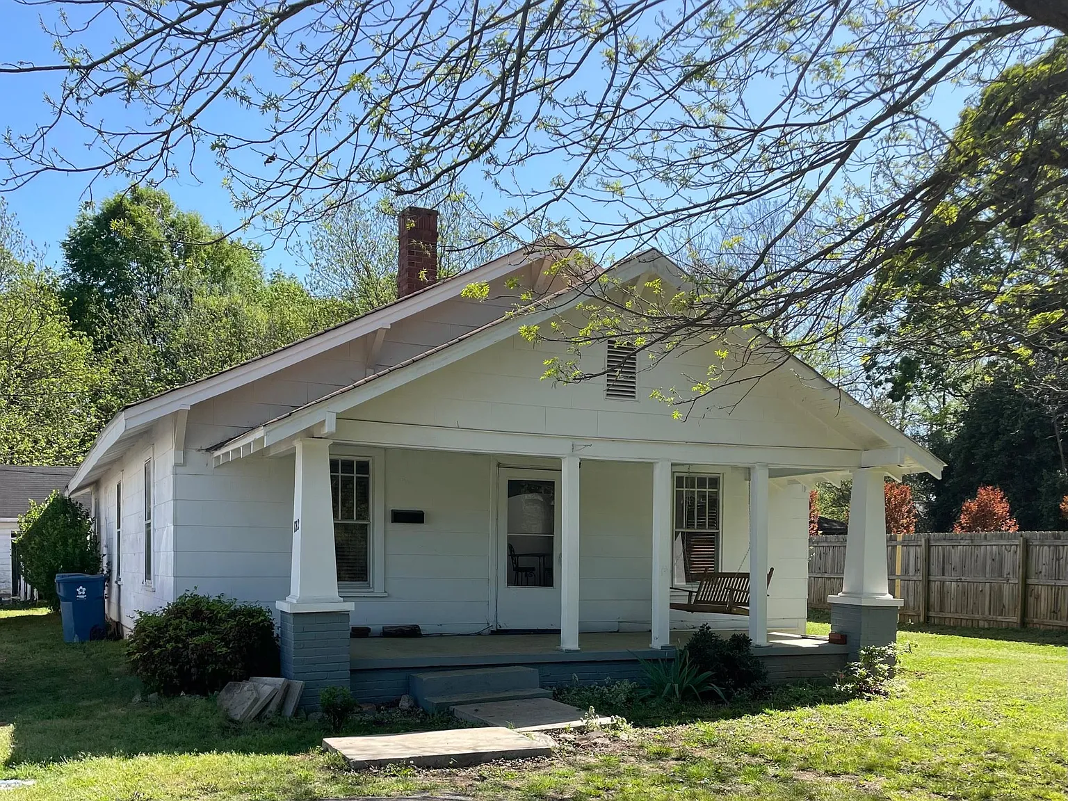 122 E Dameron Ave — Photo 1