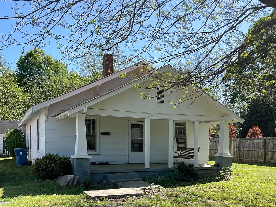 122 E Dameron Ave